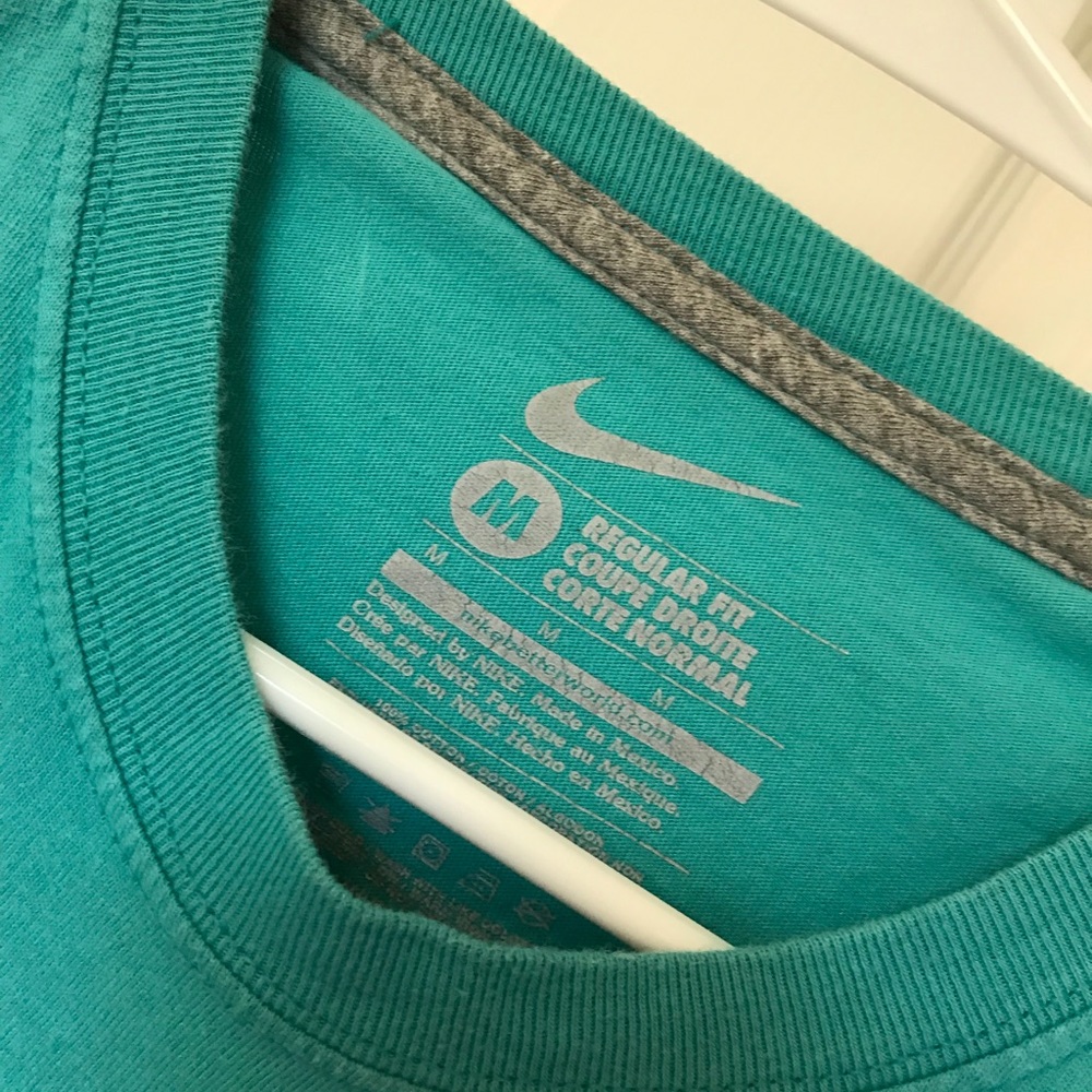 Nike tee - Picture 3 of 3